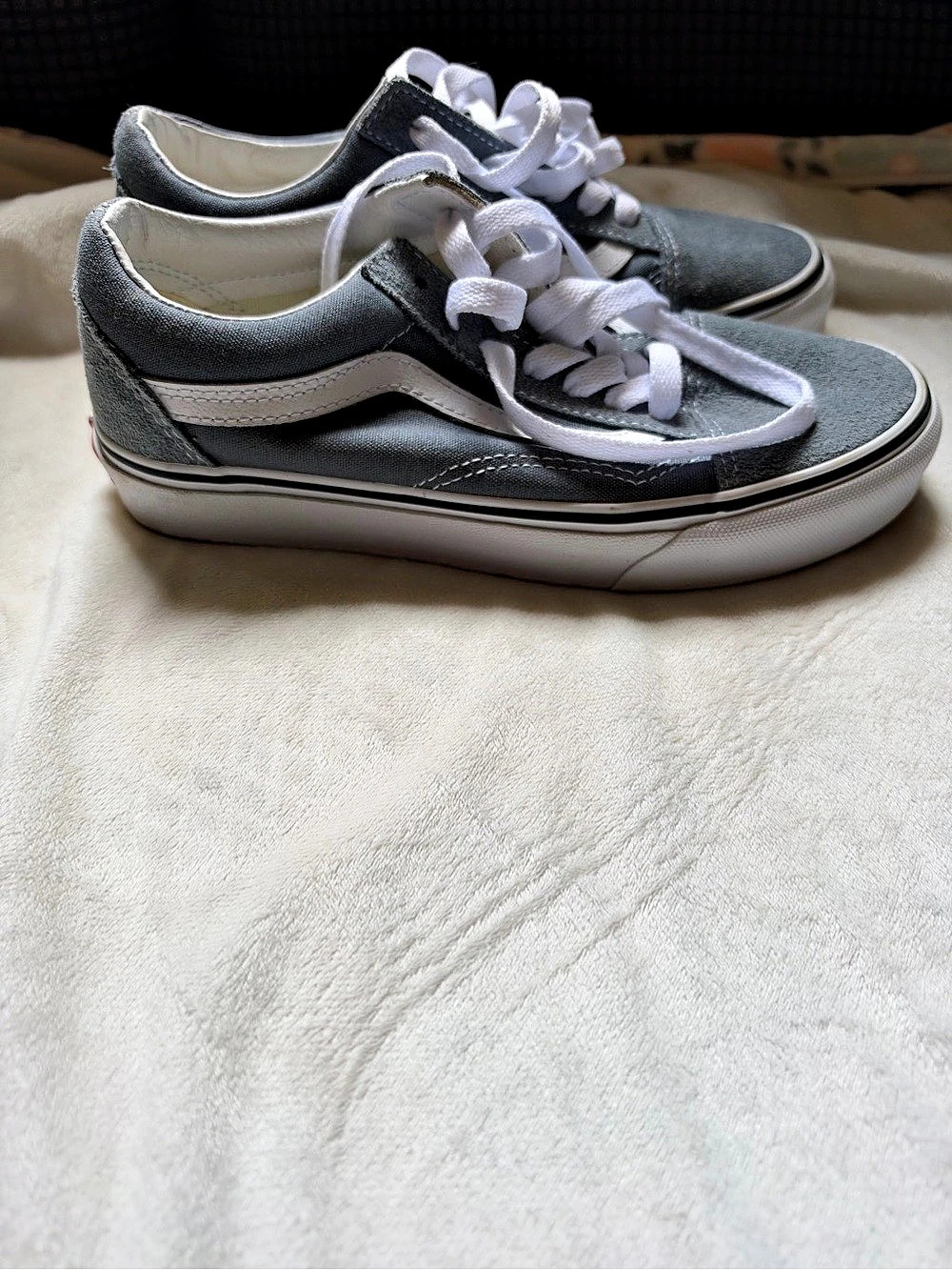 🩶Vans Old Skool Women's Gray & White US Women’s Size 6 Sneakers🩶